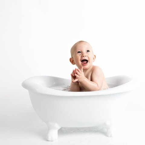 Classic baby bathtub
