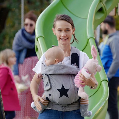 Front baby carrier